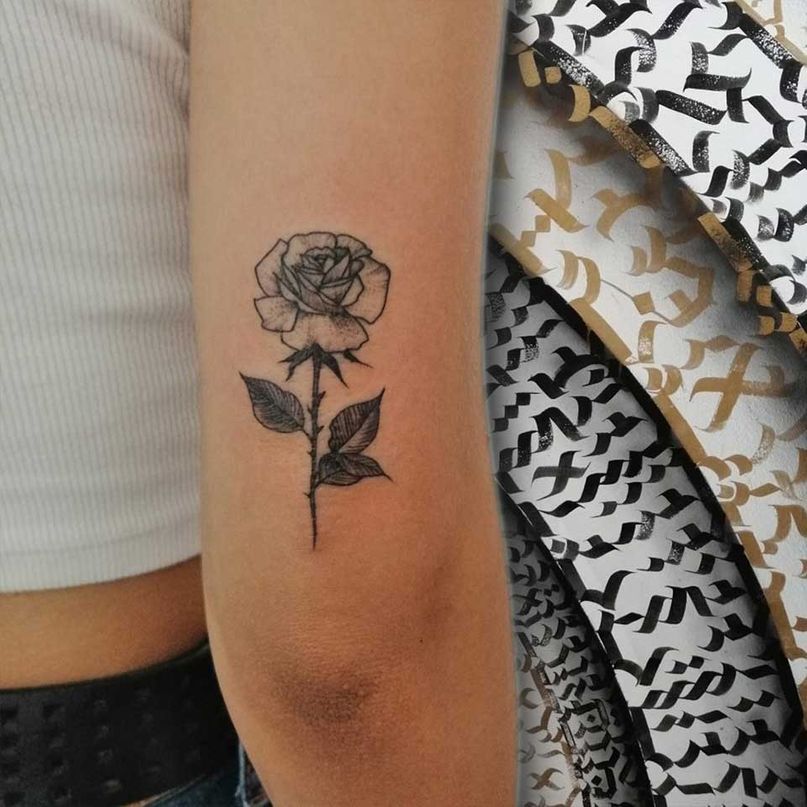 Ganesha Tattoo tatuajes lineal de una rosa