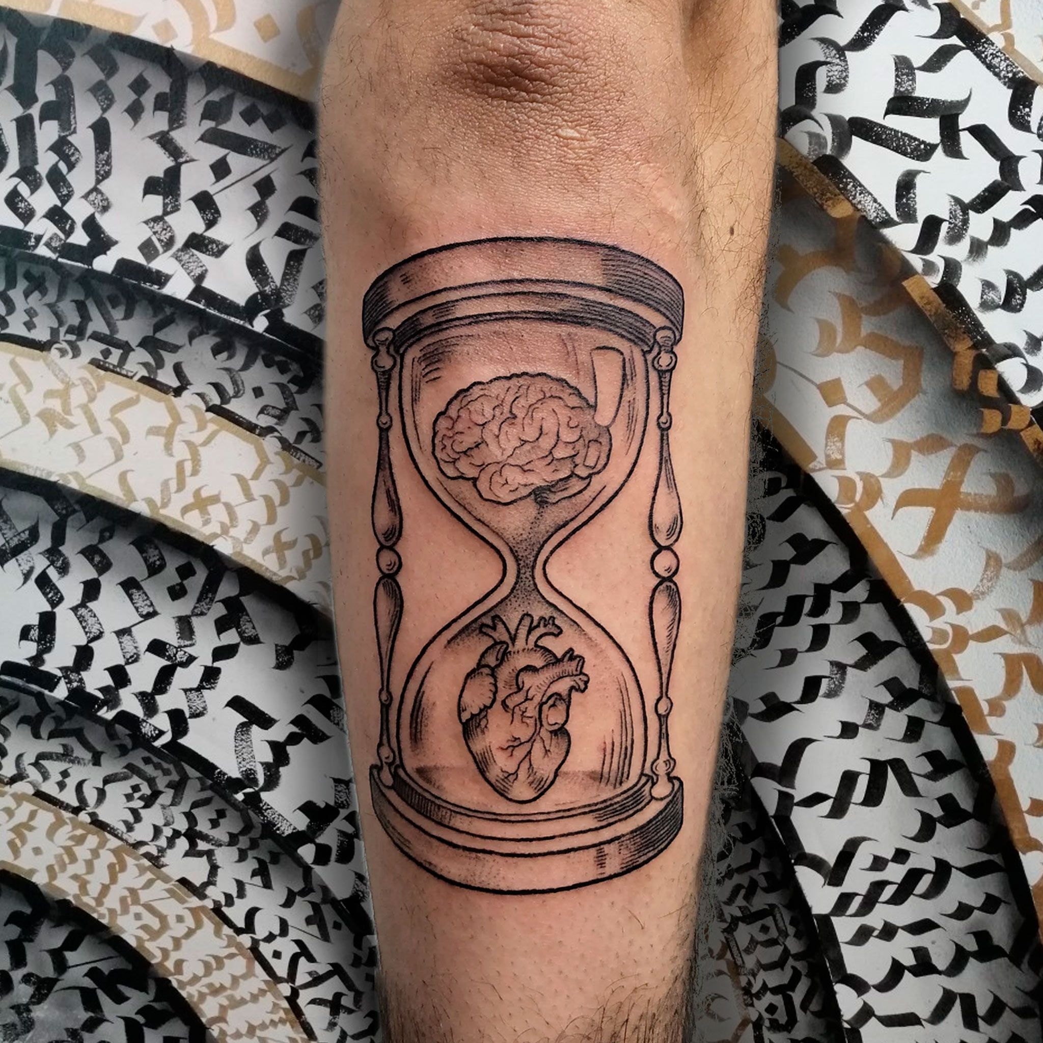 tatuaje reloj de arena el tiempo en la mano mint heart line art 