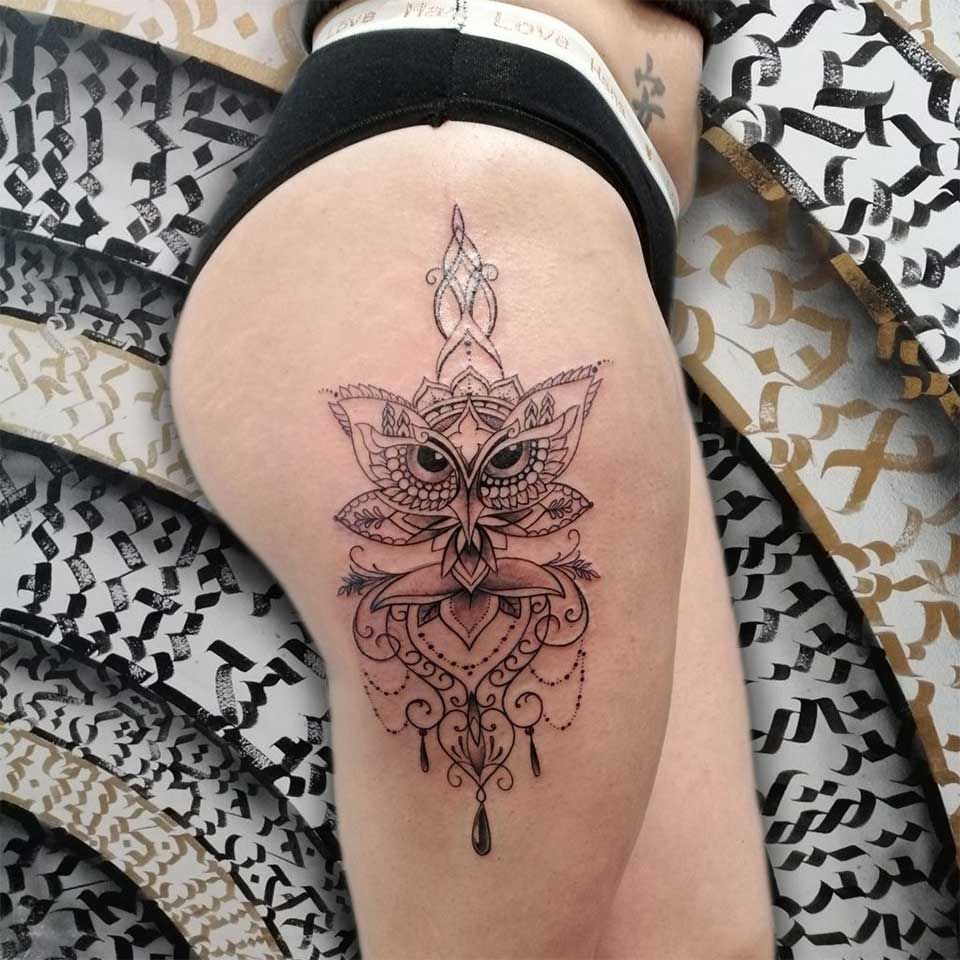 Ganesha Tattoo tatuajes lineal en una pierna