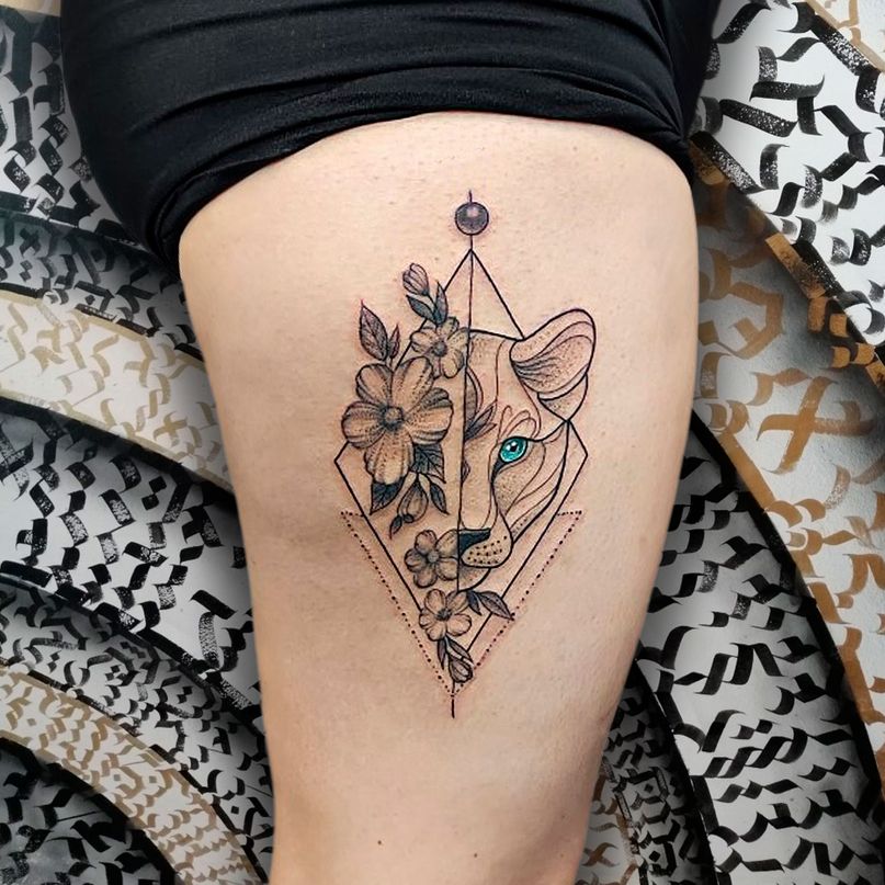 tatuaje tigre en el muslo leona tattoo girl lineal geometrico con flores ojo azul 