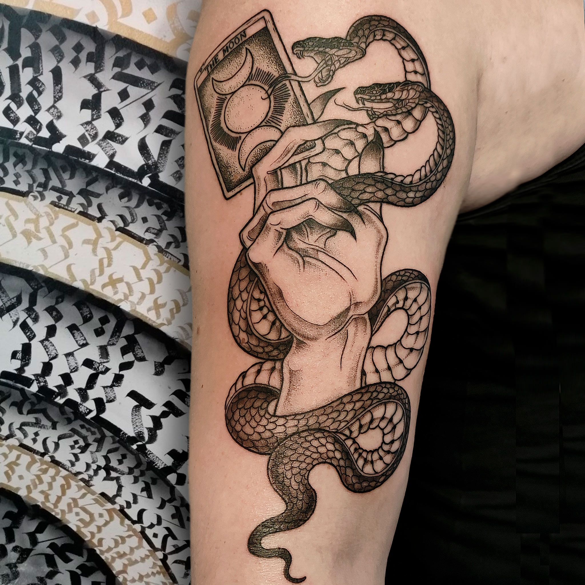 tatuaje manos con serpiente de cros tattoo con carta